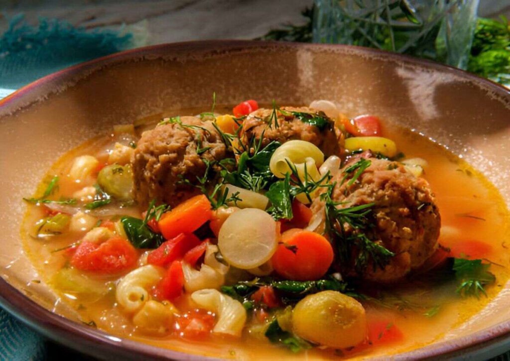 Pasta e Fagioli Soup with 
Meatball