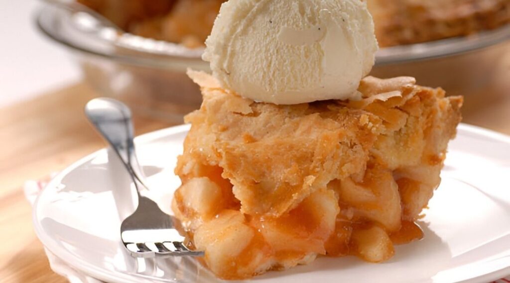 apple pie slice with ice cream