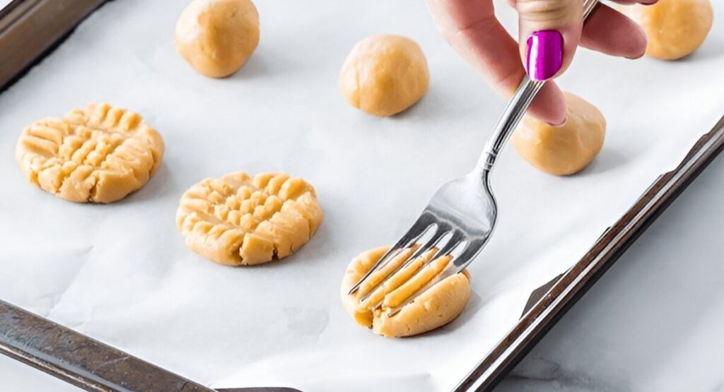 make cookies design signature with help of fork